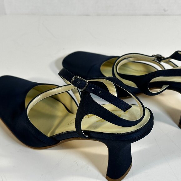 Two Pair of Women's size 7 shoes - Picture 10 of 12